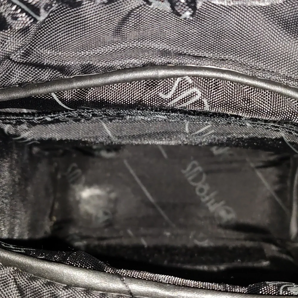 In Focus camera bag w strap carrier